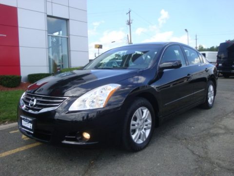 Super Black Nissan Altima 2.5 S.  Click to enlarge.