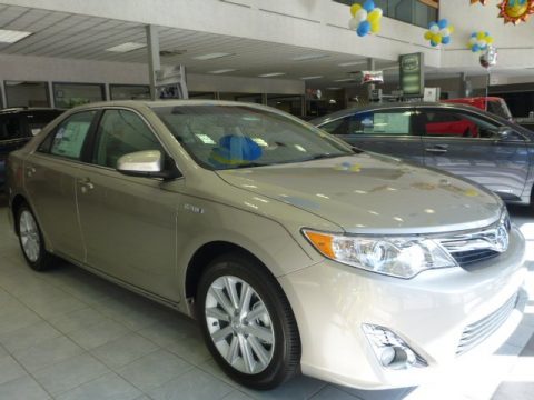 Champagne Mica Toyota Camry Hybrid XLE.  Click to enlarge.