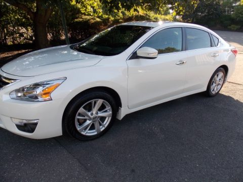 Pearl White Nissan Altima 2.5 SV.  Click to enlarge.