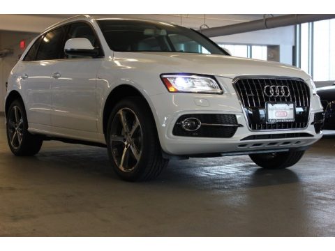 Glacier White Metallic Audi Q5 3.0 TFSI Premium Plus quattro.  Click to enlarge.