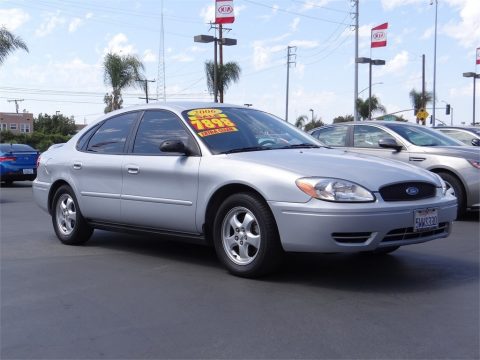 Silver Frost Metallic Ford Taurus SE.  Click to enlarge.