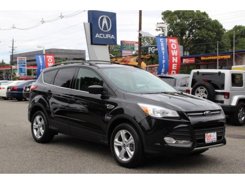 Tuxedo Black Metallic Ford Escape SE 1.6L EcoBoost 4WD.  Click to enlarge.