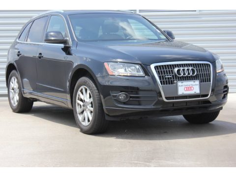 Brilliant Black Audi Q5 2.0T quattro.  Click to enlarge.