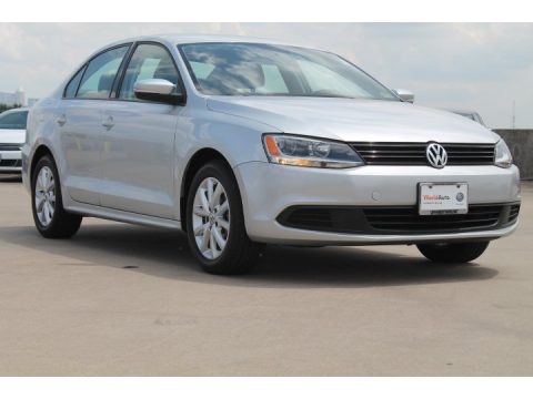 Reflex Silver Metallic Volkswagen Jetta SE Sedan.  Click to enlarge.