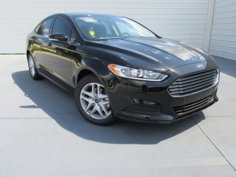 Tuxedo Black Metallic Ford Fusion SE.  Click to enlarge.