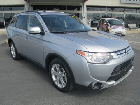 Cool Silver Mitsubishi Outlander SE S-AWC.  Click to enlarge.