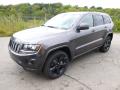 Front 3/4 View of 2015 Jeep Grand Cherokee Altitude 4x4 #2