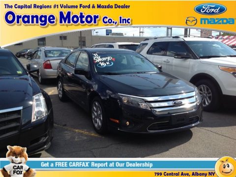 Tuxedo Black Metallic Ford Fusion SE.  Click to enlarge.