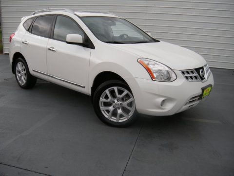 Pearl White Nissan Rogue SV.  Click to enlarge.