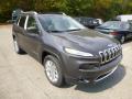 Front 3/4 View of 2015 Jeep Cherokee Limited 4x4 #7