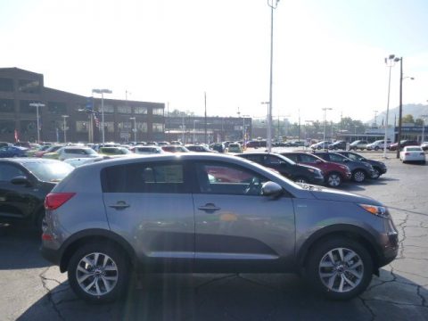 Mineral Silver Kia Sportage LX AWD.  Click to enlarge.