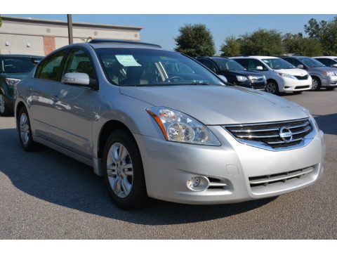 Brilliant Silver Nissan Altima 2.5 SL.  Click to enlarge.