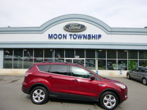 Ruby Red Metallic Ford Escape SE 2.0L EcoBoost 4WD.  Click to enlarge.