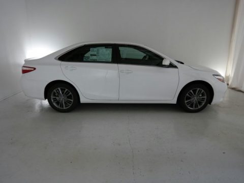 Super White Toyota Camry SE.  Click to enlarge.