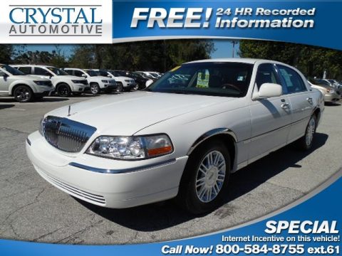 Vibrant White Lincoln Town Car Signature Limited.  Click to enlarge.