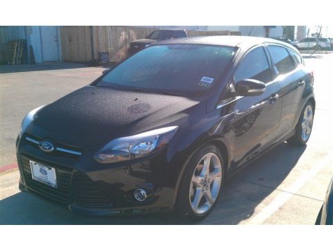 Tuxedo Black Ford Focus Titanium Hatchback.  Click to enlarge.