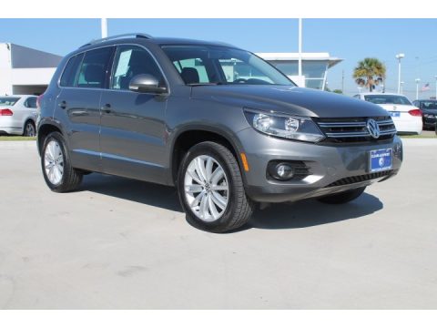 Pepper Gray Metallic Volkswagen Tiguan SE. Click to enlarge. Pepper Gray Metallic Volkswagen Tiguan SE. Click to enlarge.
