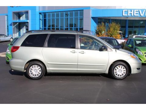 Silver Pine Mica Toyota Sienna LE.  Click to enlarge.