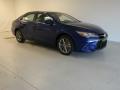Front 3/4 View of 2015 Toyota Camry SE #4