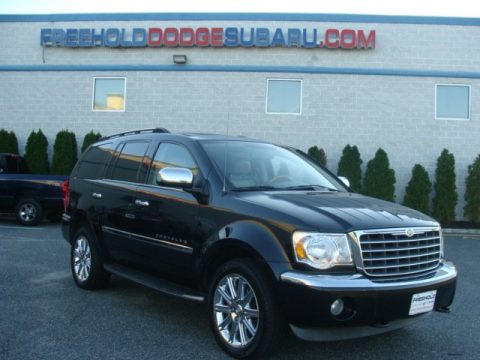 Brilliant Black Crystal Pearl Chrysler Aspen Limited HEMI 4WD.  Click to enlarge.