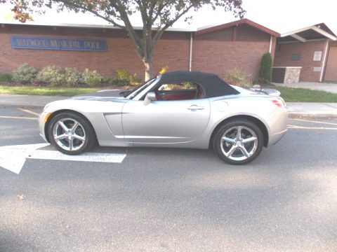 Silver Pearl Saturn Sky Red Line Roadster.  Click to enlarge.