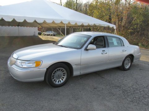 Silver Frost Metallic Lincoln Town Car Cartier.  Click to enlarge.