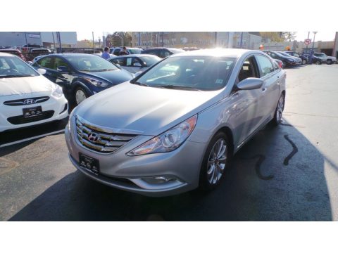 Radiant Silver Hyundai Sonata SE.  Click to enlarge.
