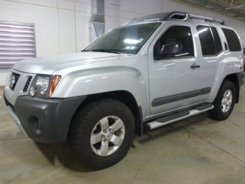 Silver Lightning Nissan Xterra S 4x4.  Click to enlarge.