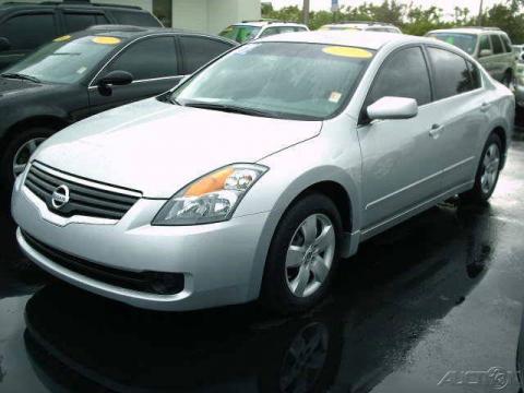 Radiant Silver Metallic Nissan Altima 2.5 S.  Click to enlarge.