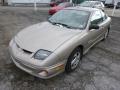 Front 3/4 View of 2002 Pontiac Sunfire SE Coupe #4