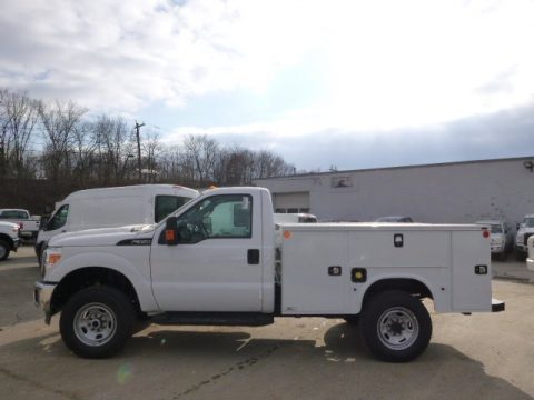 Oxford White Ford F350 Super Duty XL Regular Cab 4x4 Utility.  Click to enlarge.