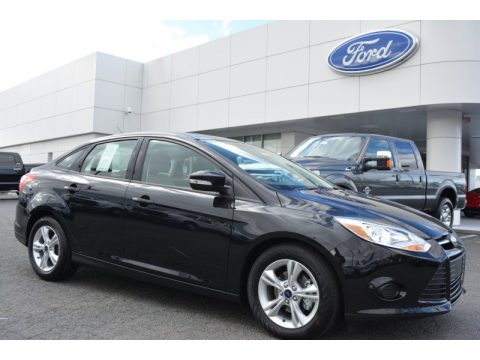 Tuxedo Black Ford Focus SE Sedan.  Click to enlarge.