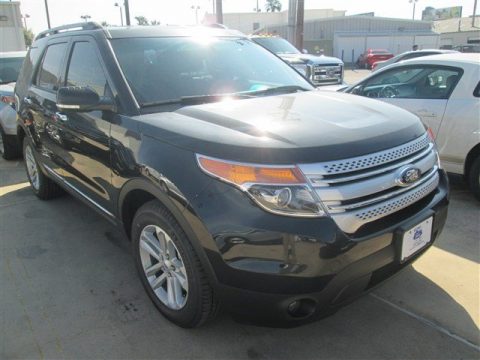 Tuxedo Black Ford Explorer XLT.  Click to enlarge.