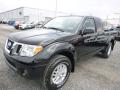 Front 3/4 View of 2015 Nissan Frontier SV King Cab 4x4 #8